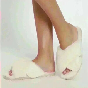 Emu Australia slippers size 7